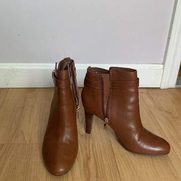 Tory Burch Equestrian Calf Boot, almost color, only worn a few times, size 7 - Picture 2 of 5